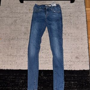 Levi’s supper skinny jeans size 23